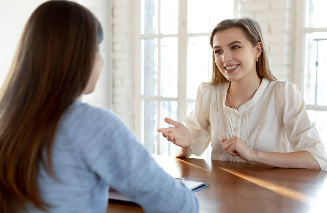 How to Introduce Yourself in an Interview? A Guide for Freshers